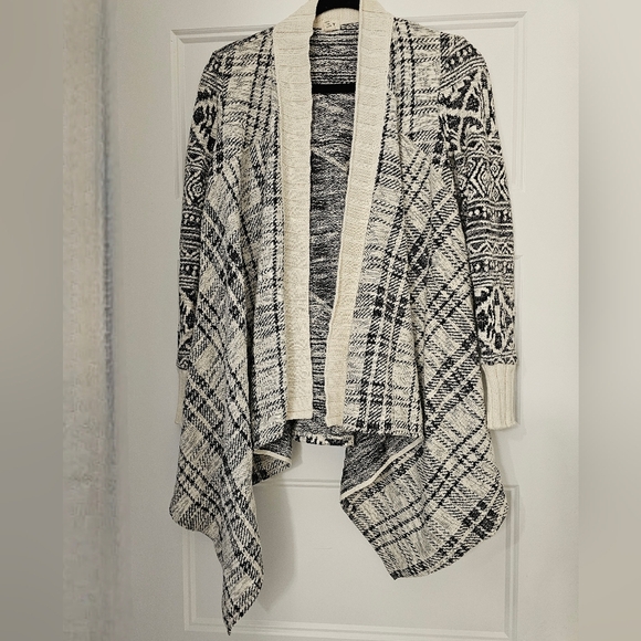 Anthropologie Sweaters - Tiny Anthropologie Mazarin Jacquard Aztec Black and White Cardigan Size Small
